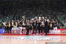 梦幻联动！齐达内晒与樊振东打乒乓球照片