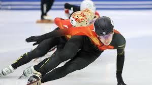 你现在是在硬刚（你现在是在硬碰硬）